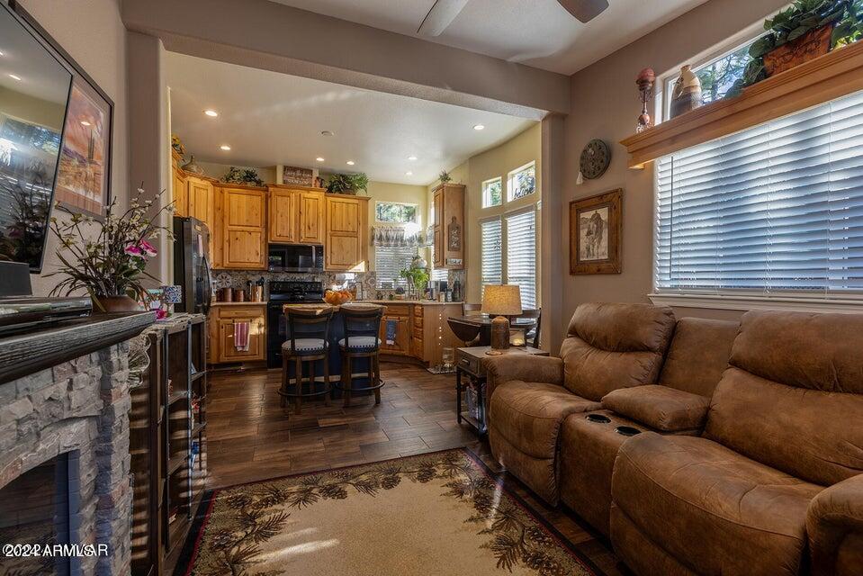 2231 E FOSSIL Trail