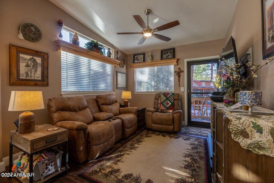2231 E FOSSIL Trail