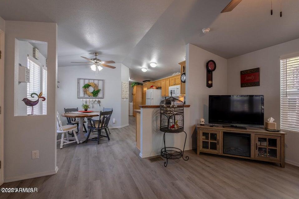 1142 N 43RD Drive