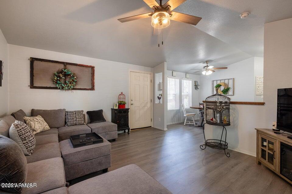 1142 N 43RD Drive