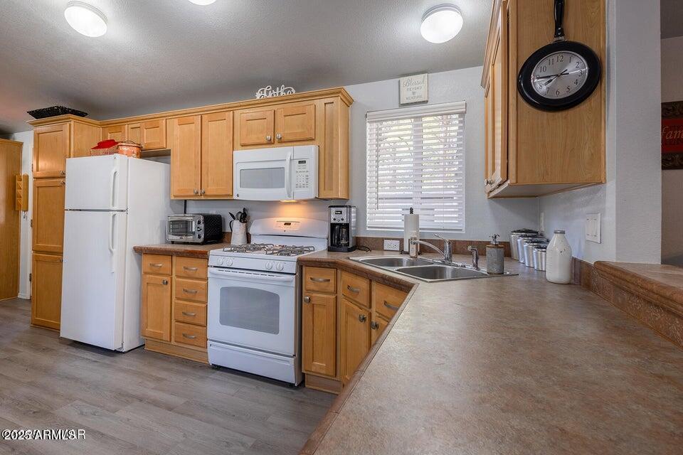 1142 N 43RD Drive