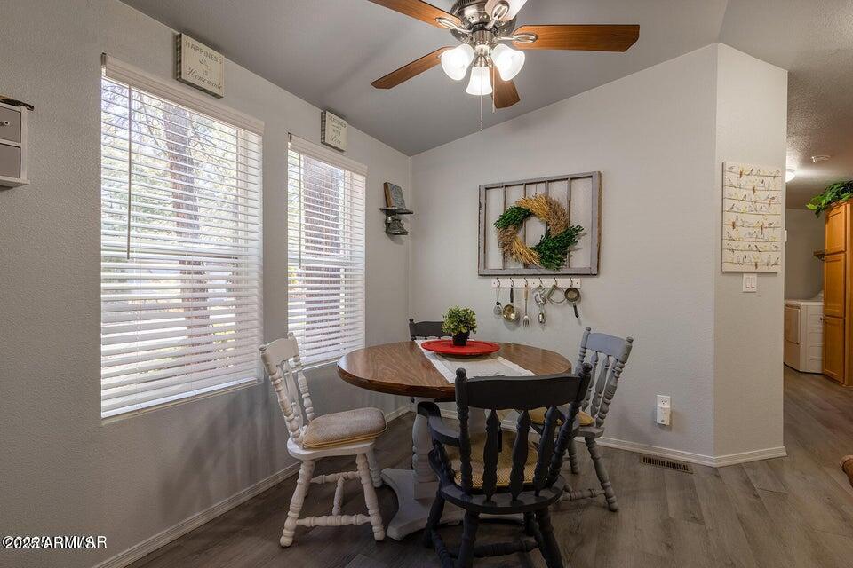 1142 N 43RD Drive