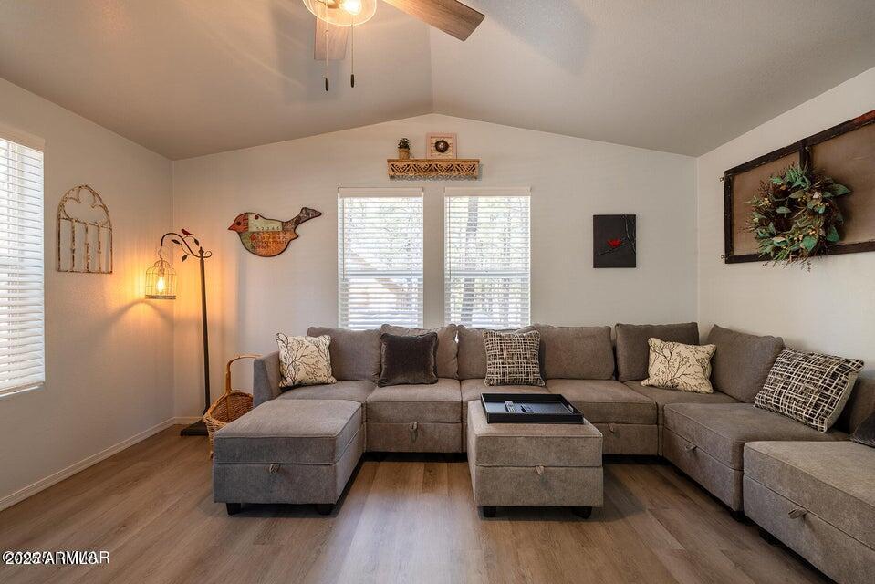 1142 N 43RD Drive