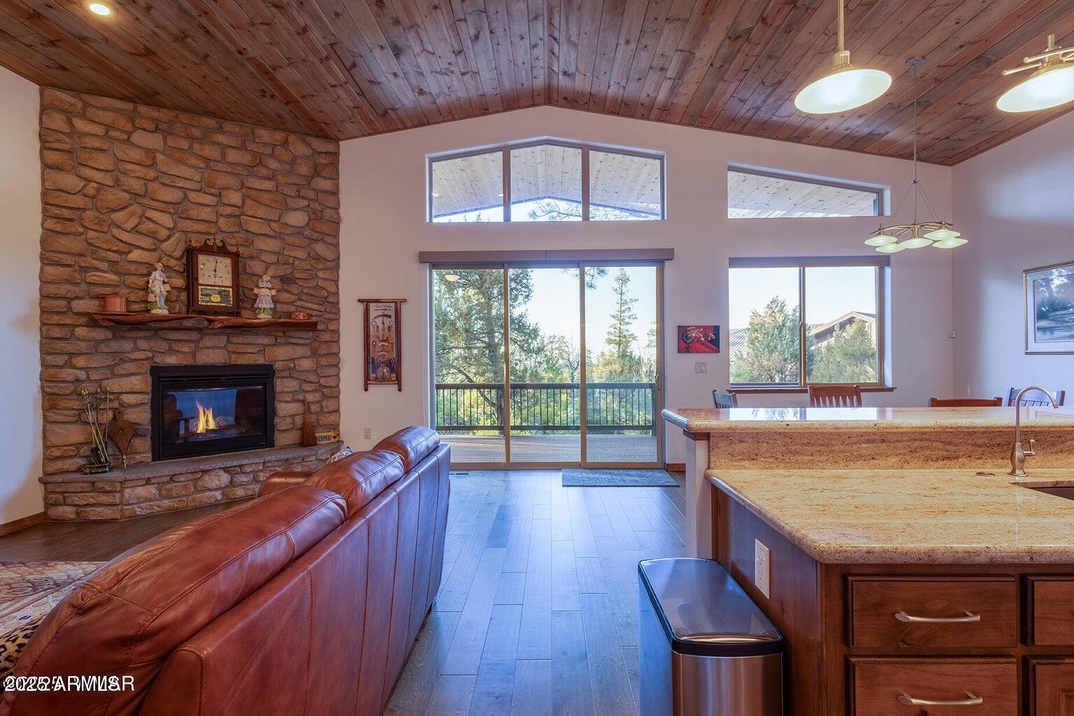 1840 W SNOW CREEK Loop