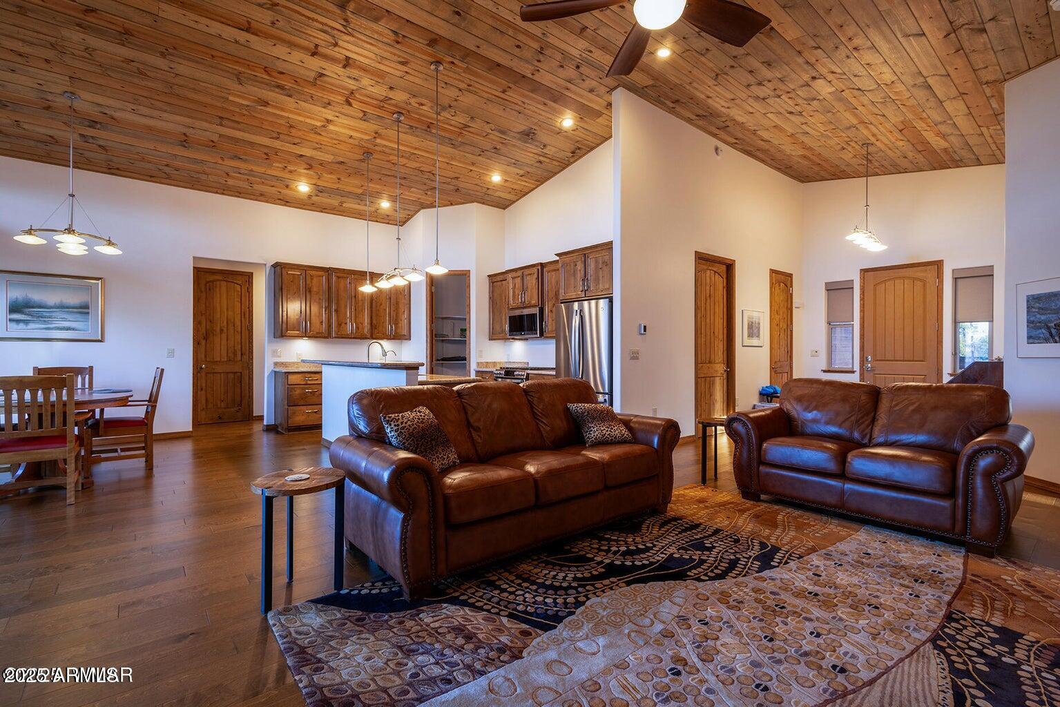 1840 W SNOW CREEK Loop