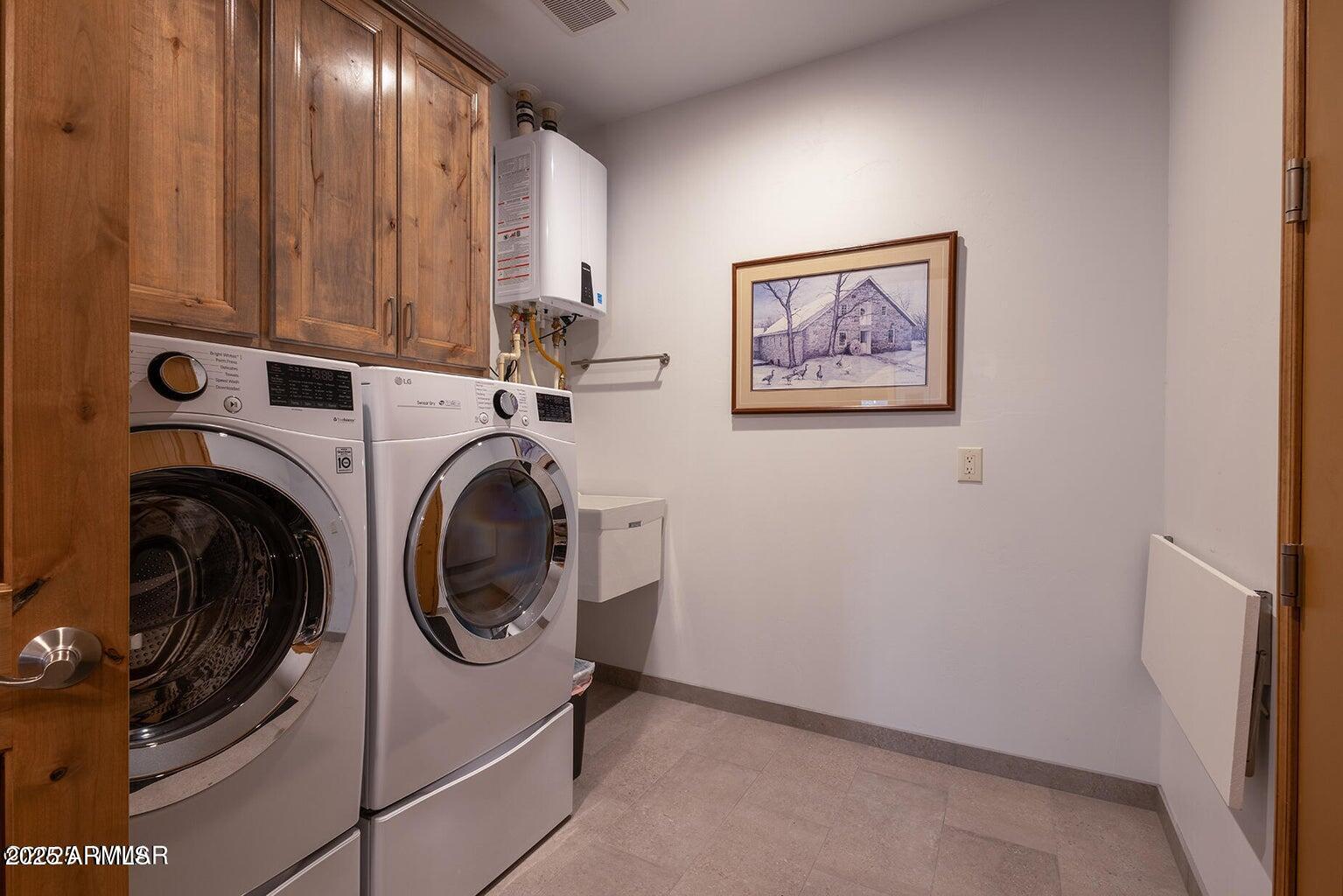 1840 W SNOW CREEK Loop