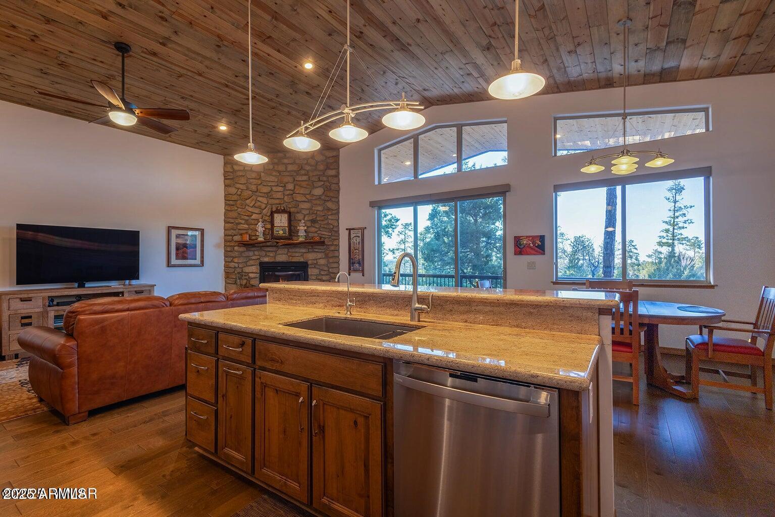 1840 W SNOW CREEK Loop