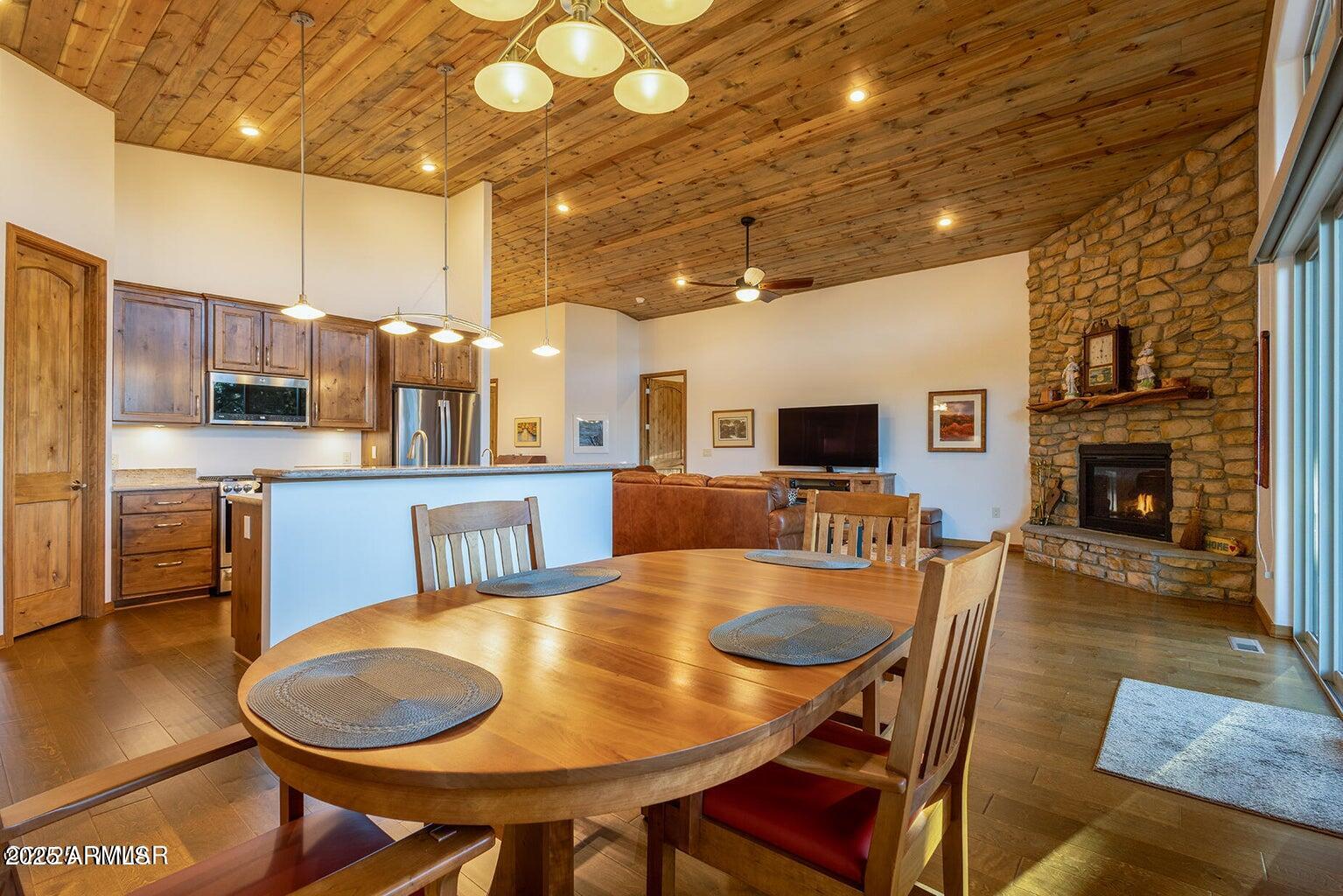 1840 W SNOW CREEK Loop