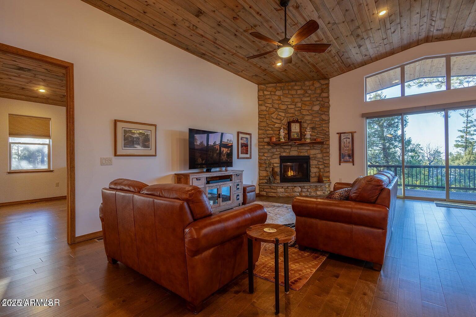 1840 W SNOW CREEK Loop
