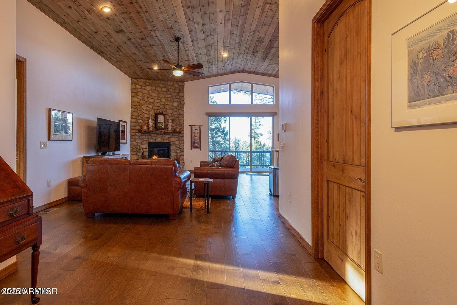 1840 W SNOW CREEK Loop