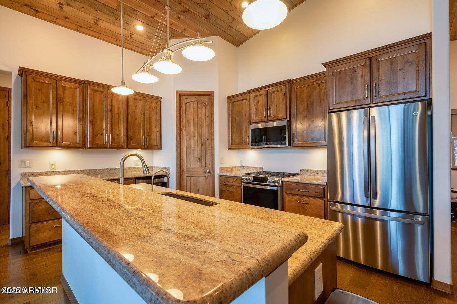 1840 W SNOW CREEK Loop