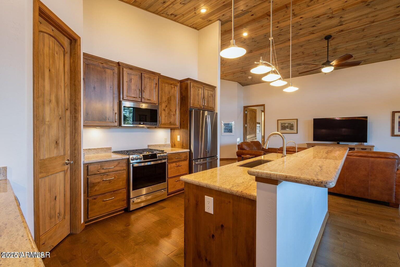1840 W SNOW CREEK Loop