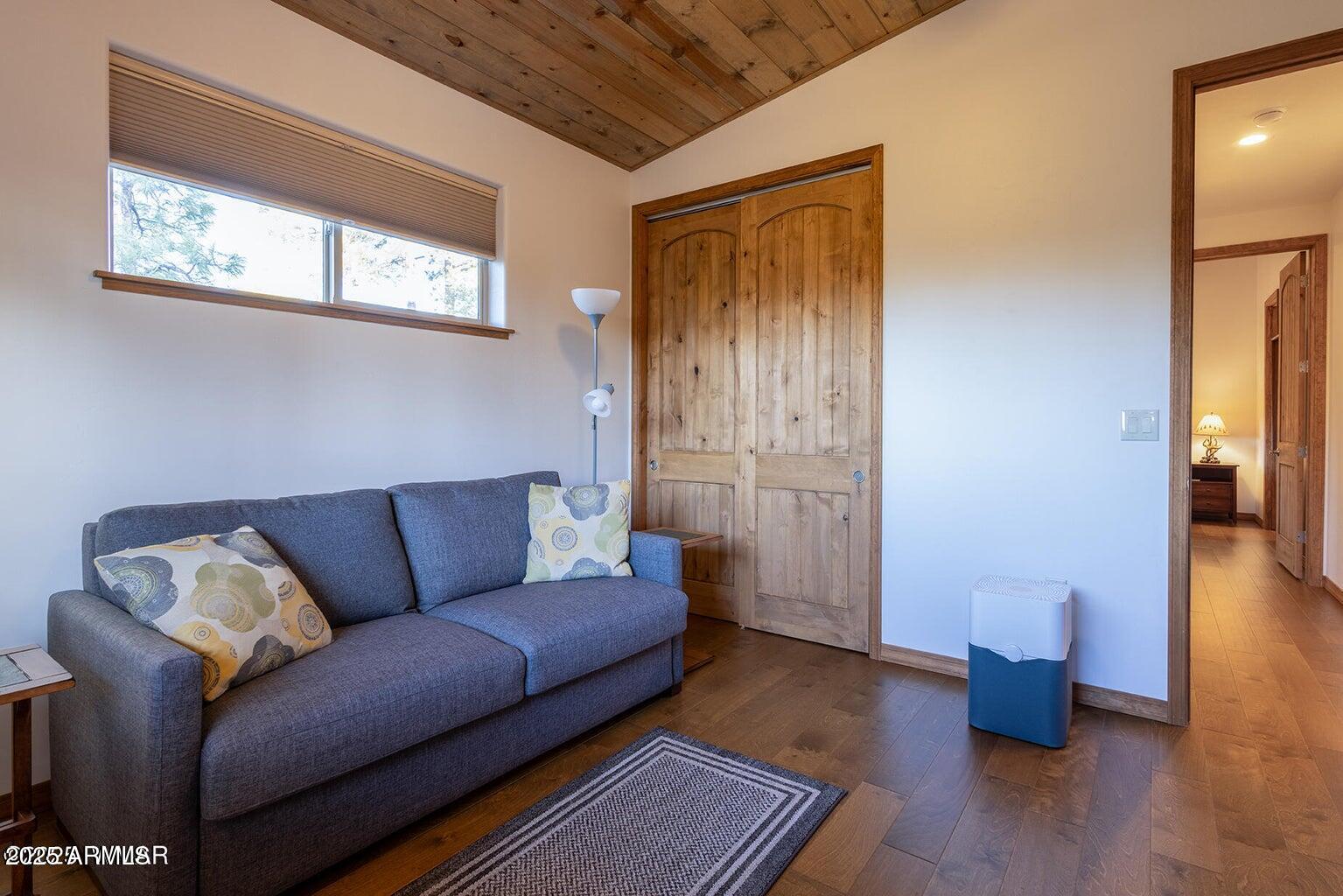 1840 W SNOW CREEK Loop