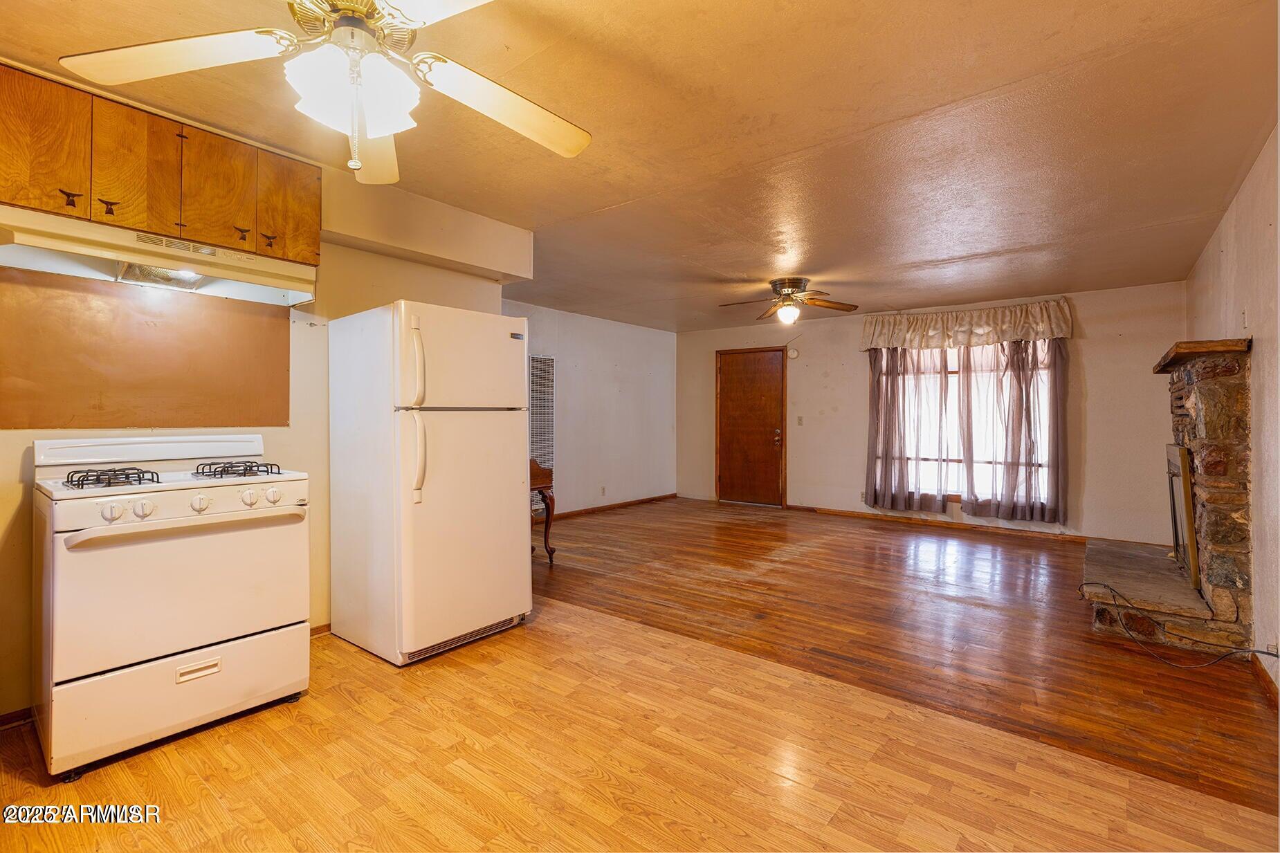 2257 CURRY Lane