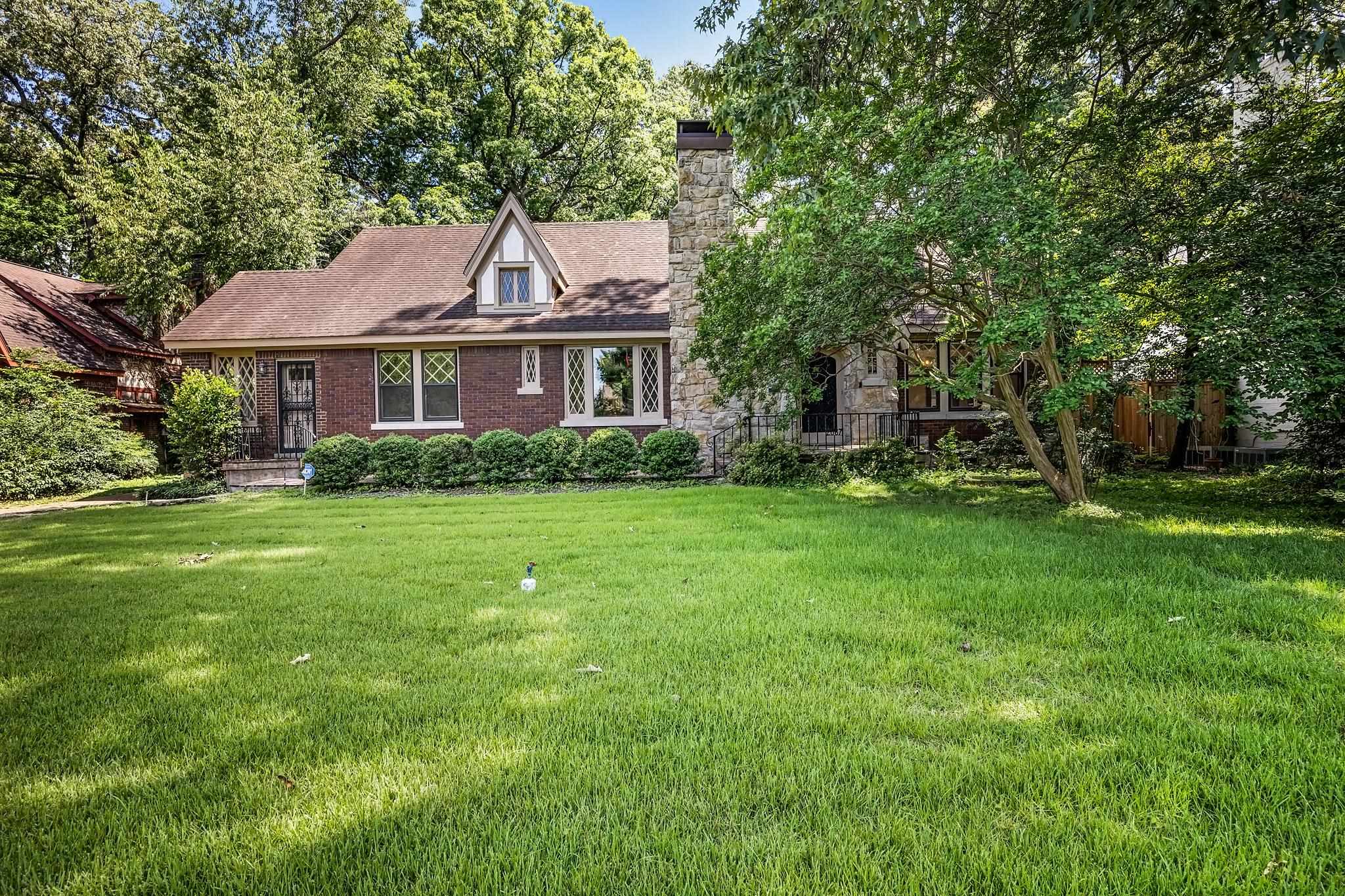 2067 HALLWOOD DR