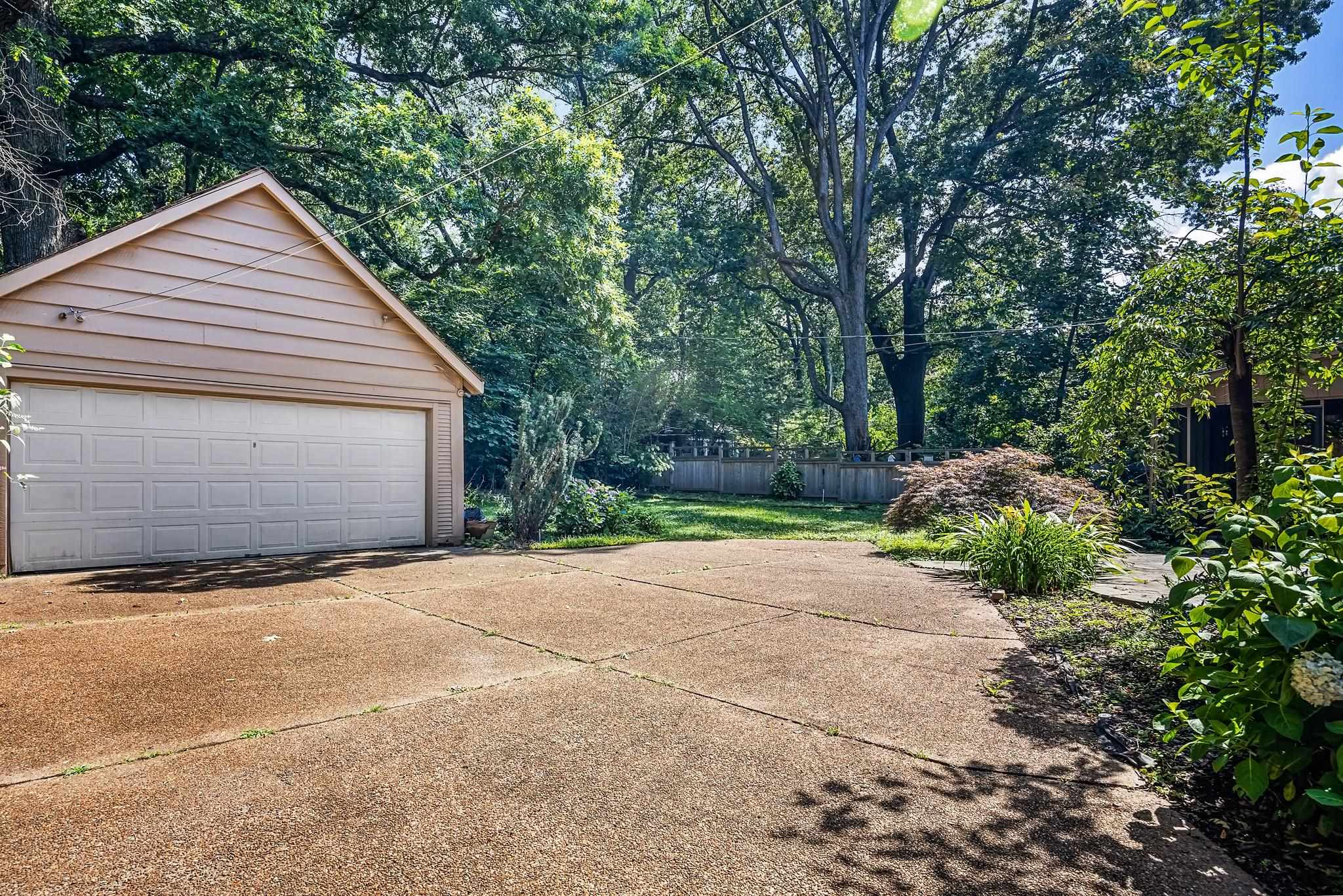 2067 HALLWOOD DR