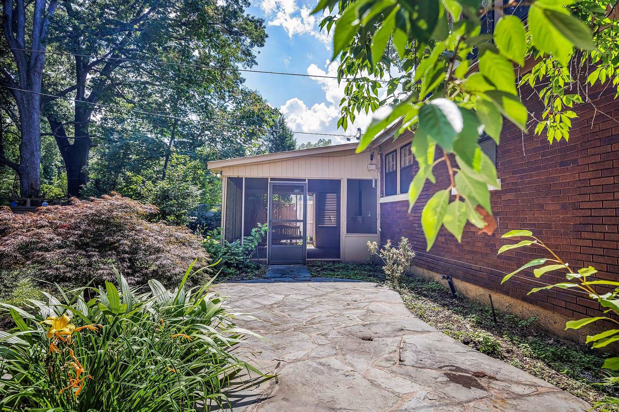 2067 HALLWOOD DR