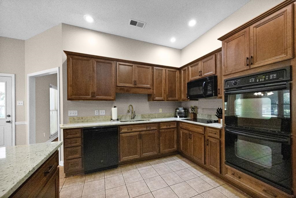10135 WOODLAND HILLS DR