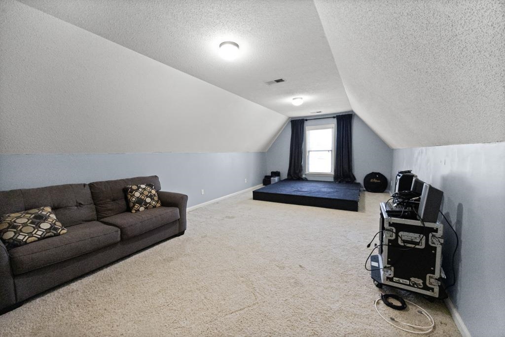 10135 WOODLAND HILLS DR