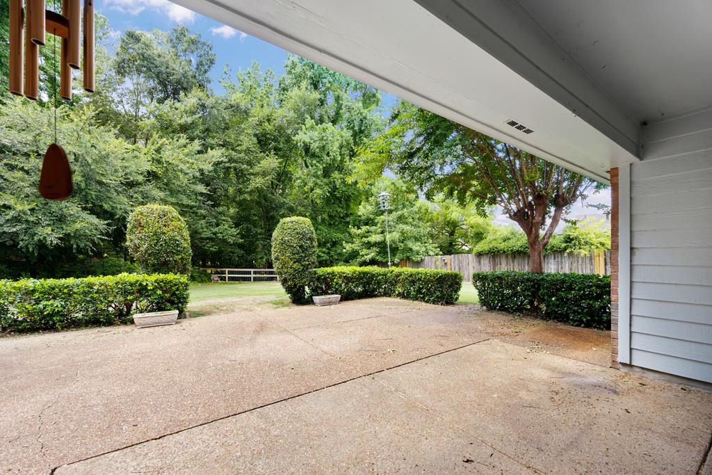 10135 WOODLAND HILLS DR