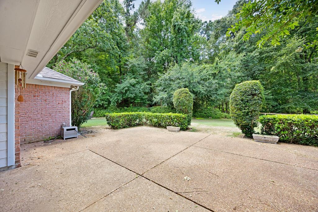 10135 WOODLAND HILLS DR