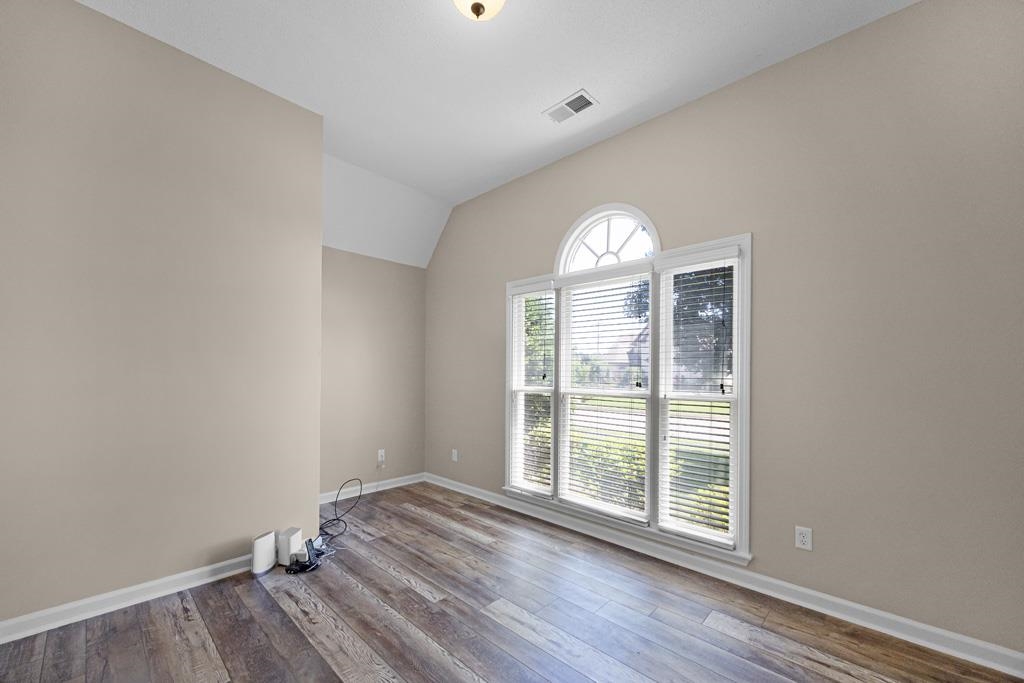 10135 WOODLAND HILLS DR