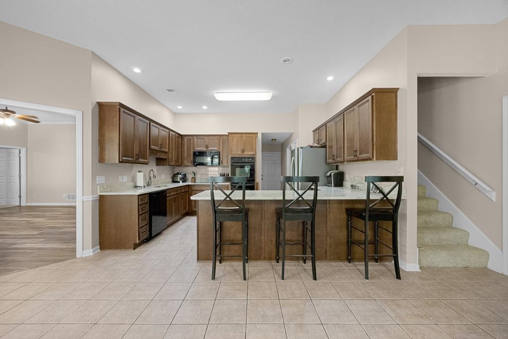 10135 WOODLAND HILLS DR