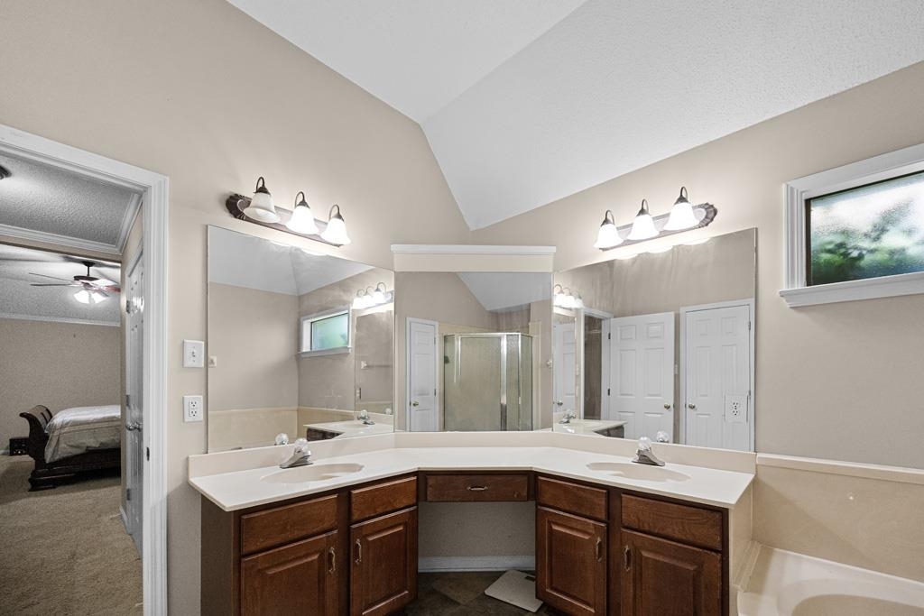 10135 WOODLAND HILLS DR