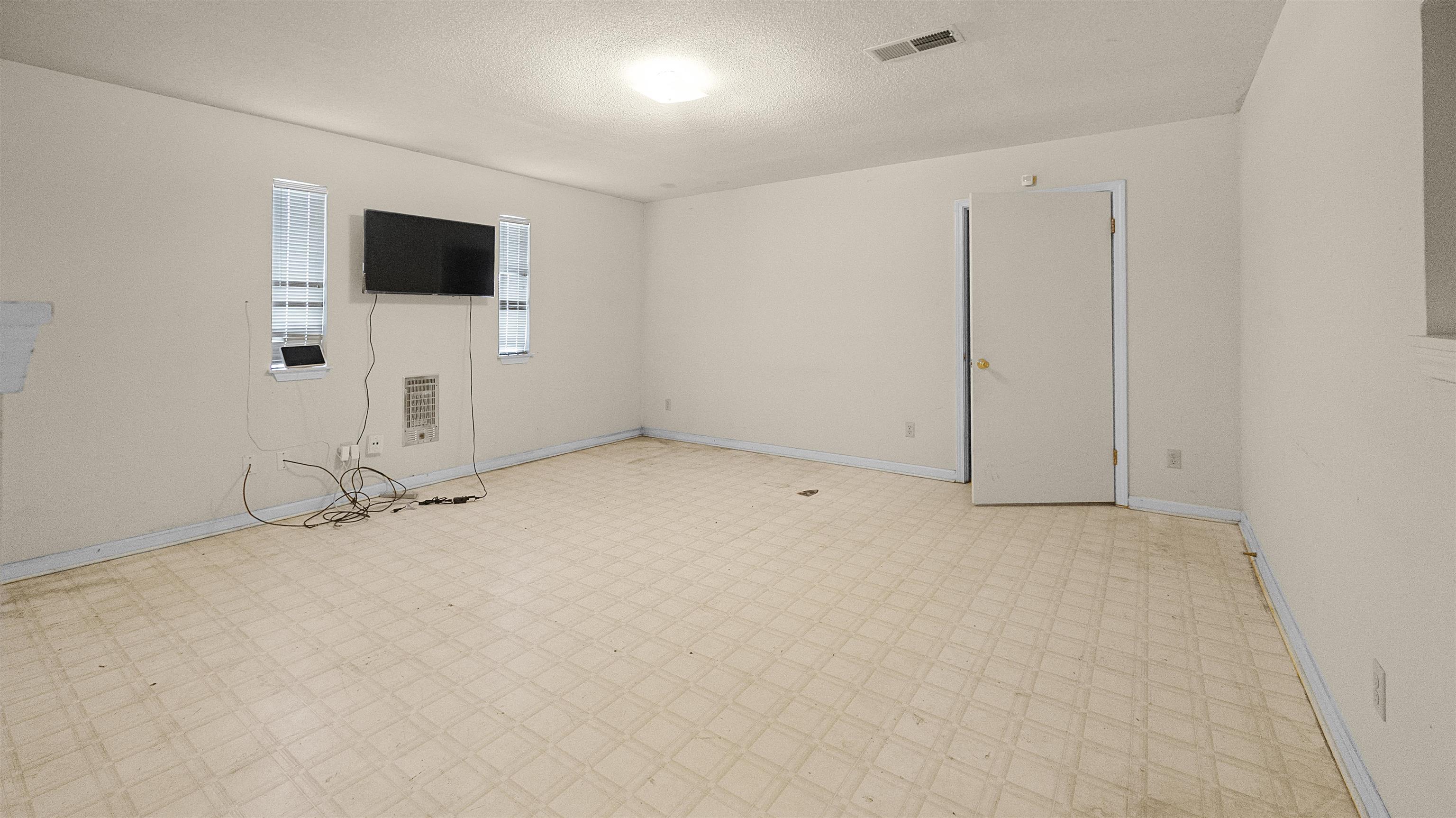 386 MCFARLAND DR