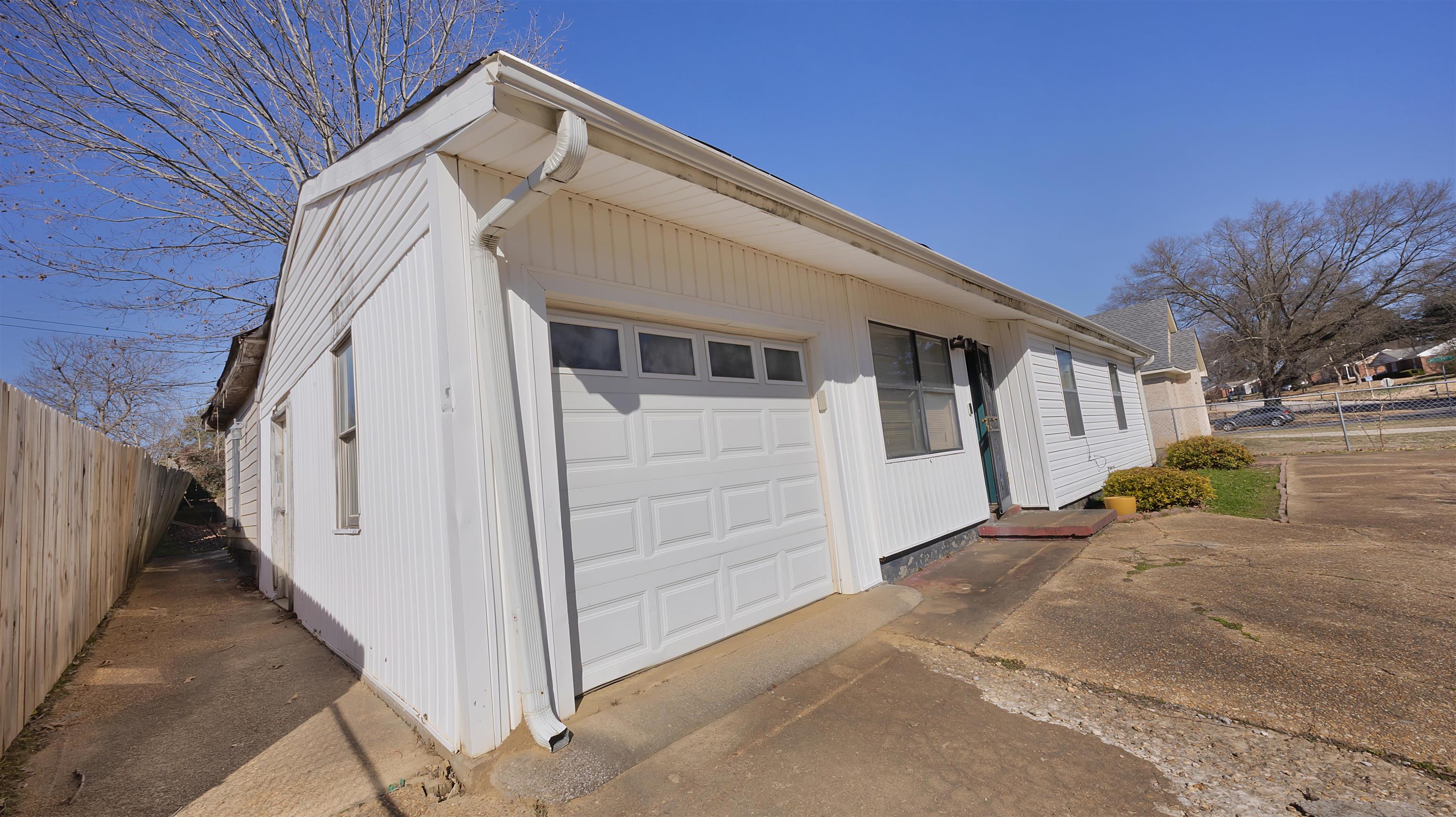 386 MCFARLAND DR