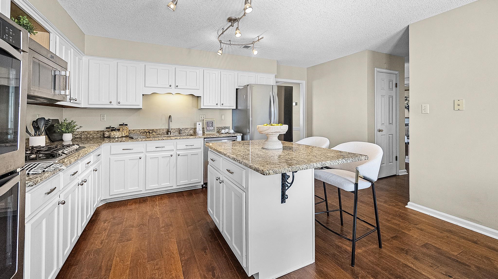 1105 WINROSE DR