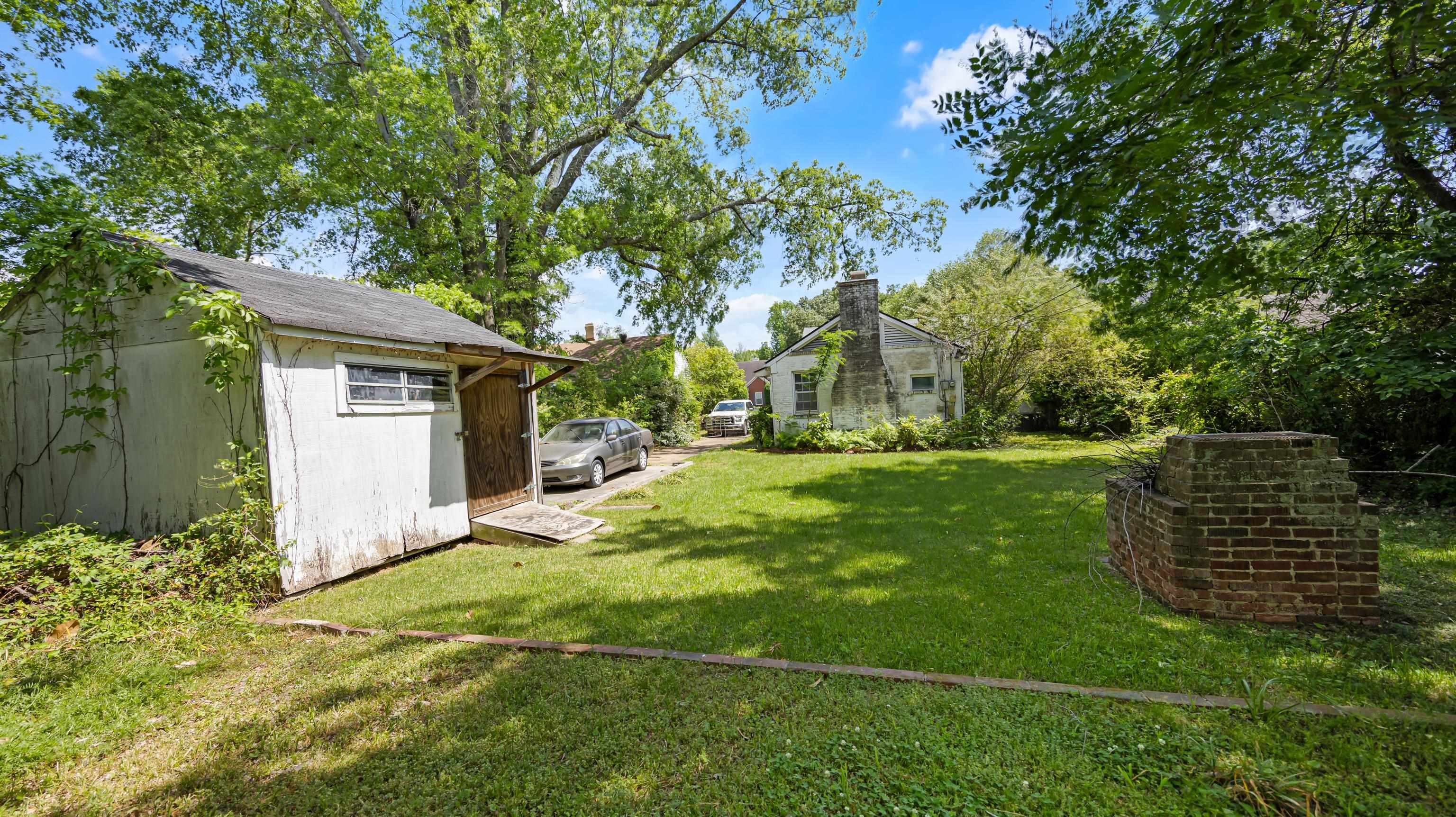 2538 N EDWIN CIR