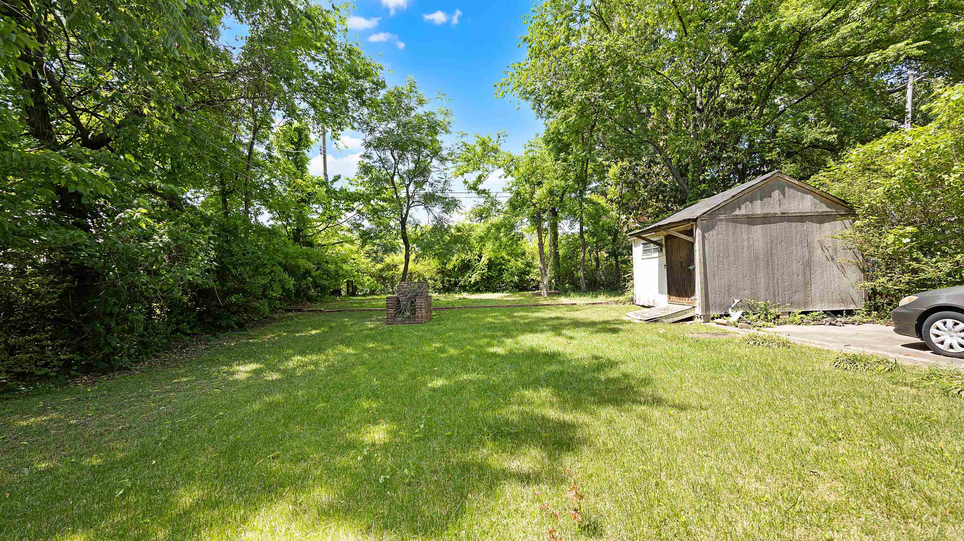 2538 N EDWIN CIR