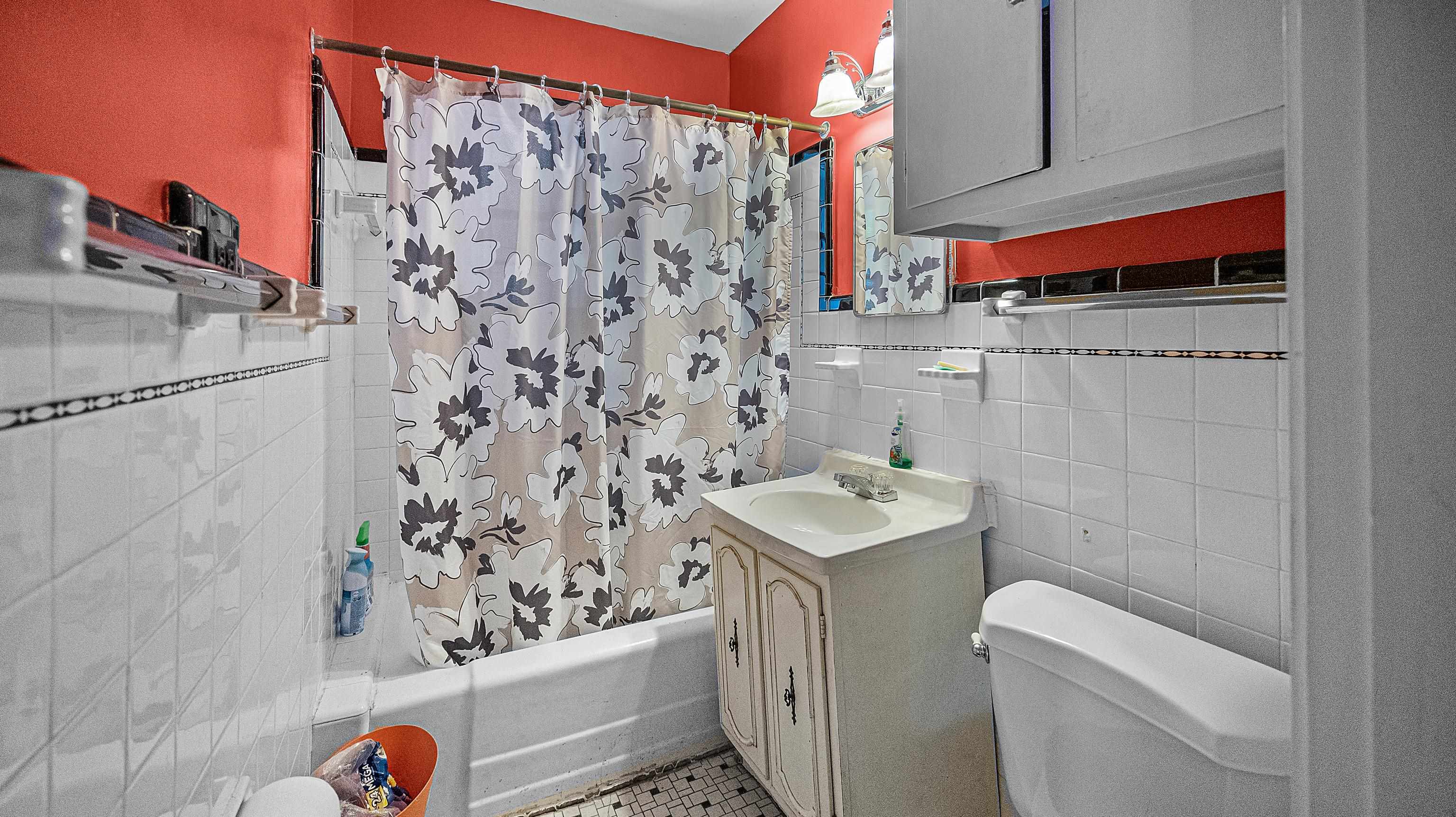 2538 N EDWIN CIR