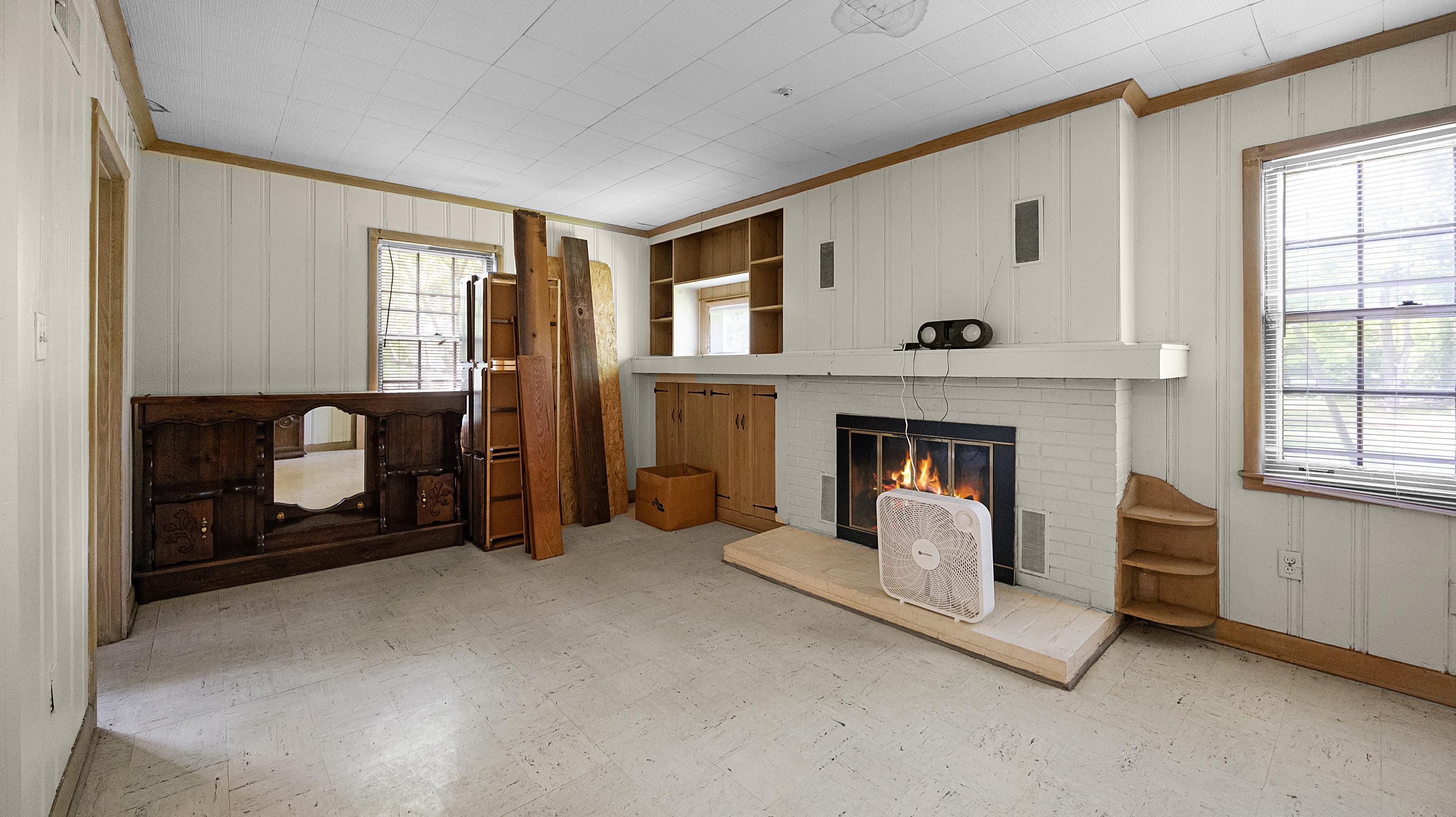 2538 N EDWIN CIR