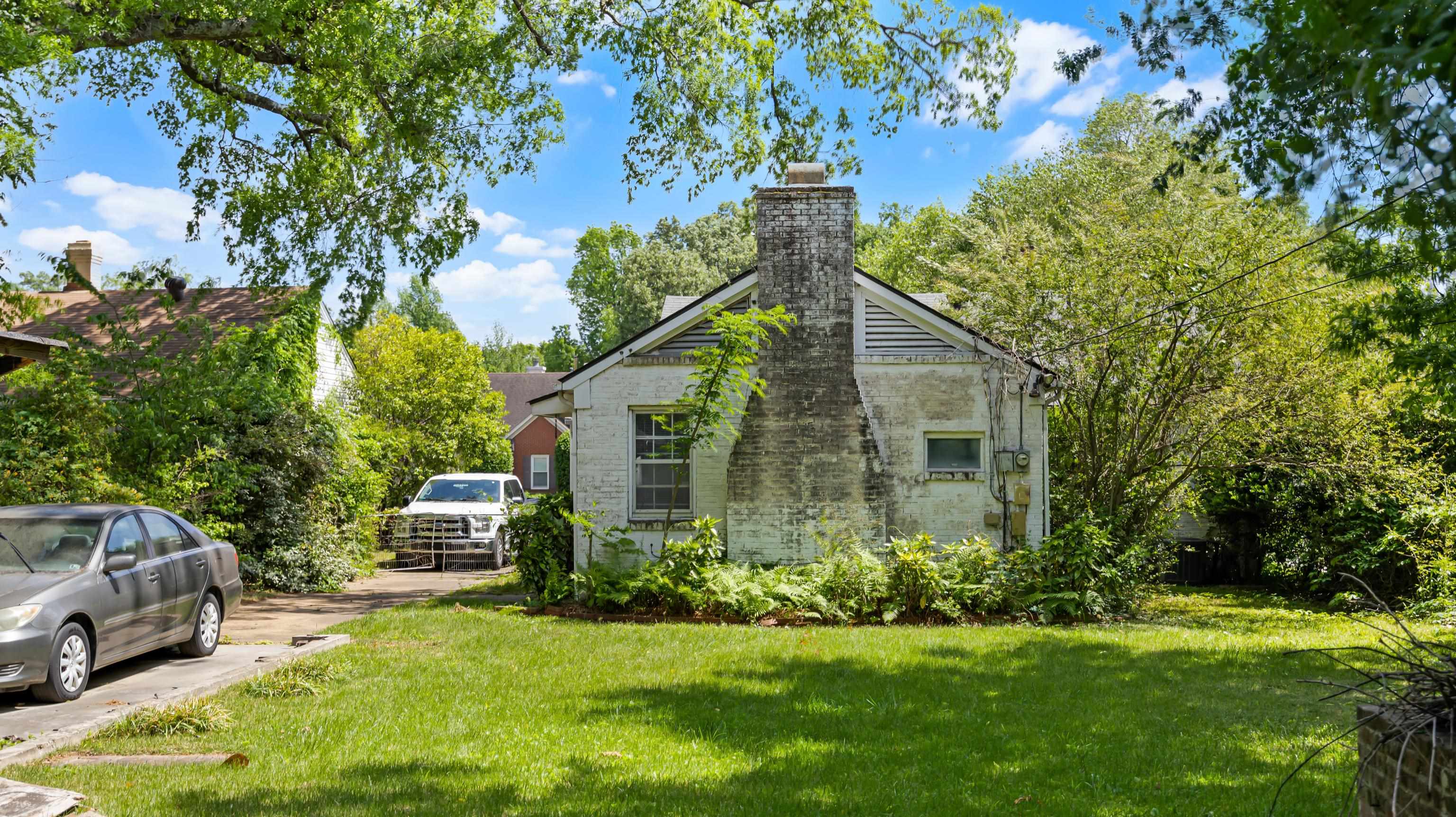 2538 N EDWIN CIR