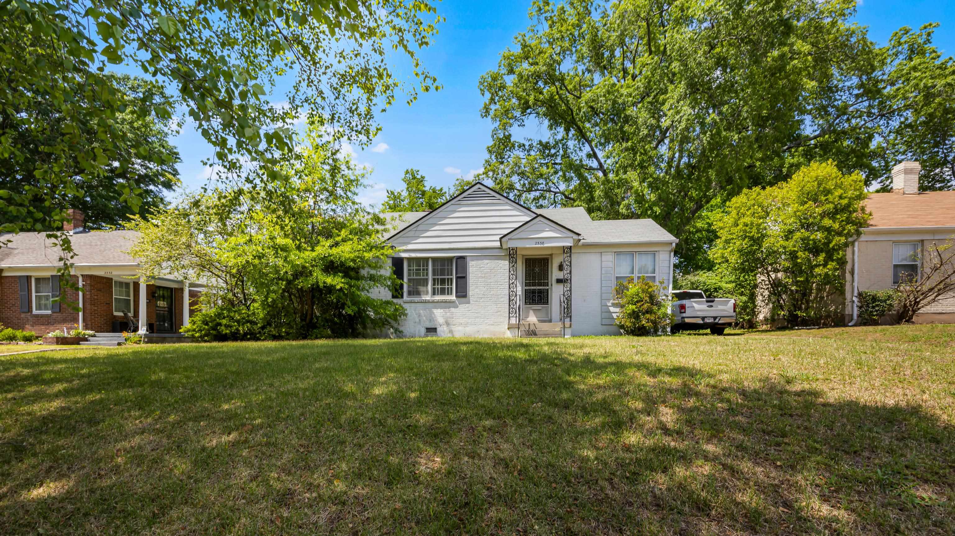 2538 N EDWIN CIR