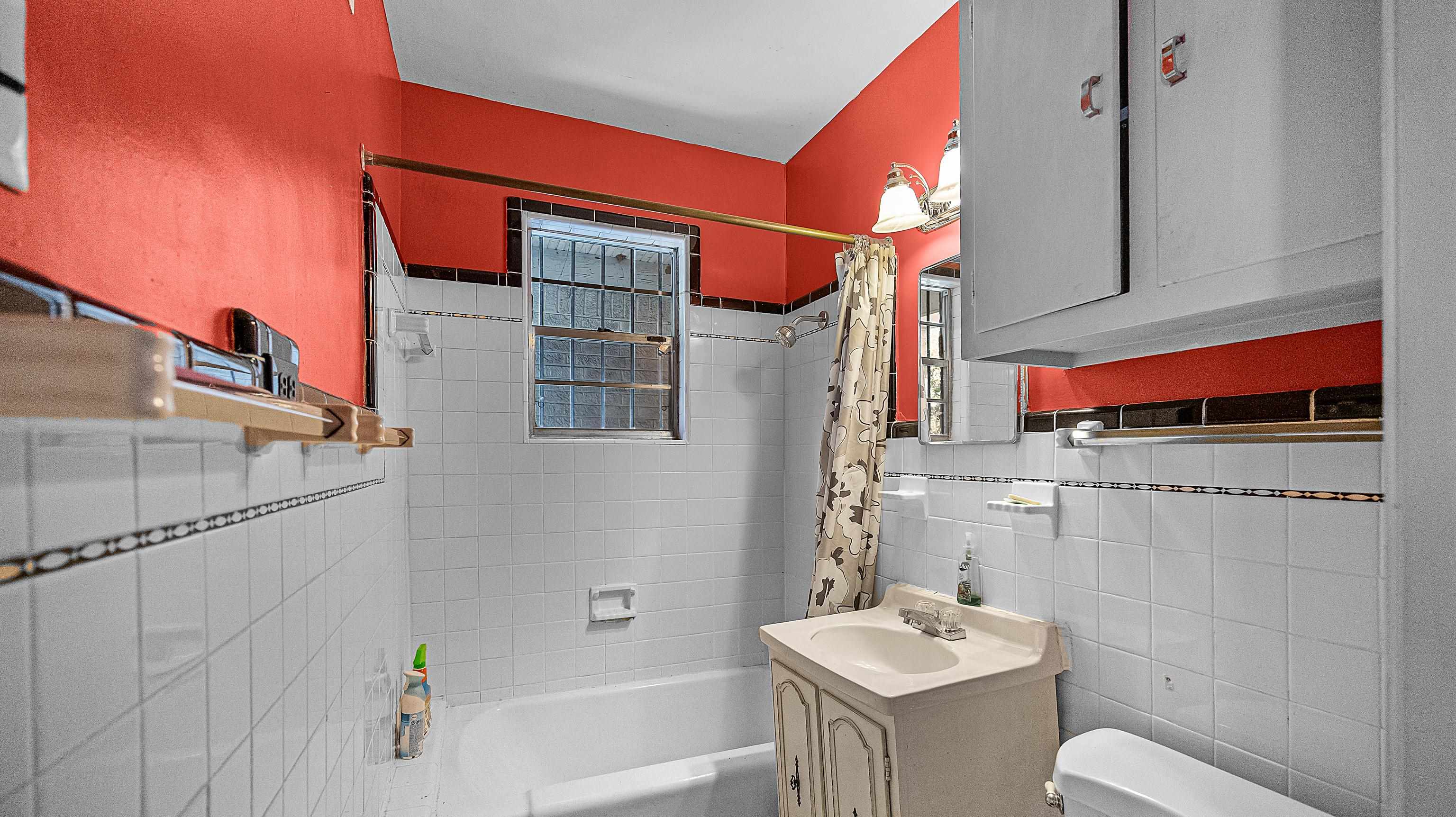 2538 N EDWIN CIR