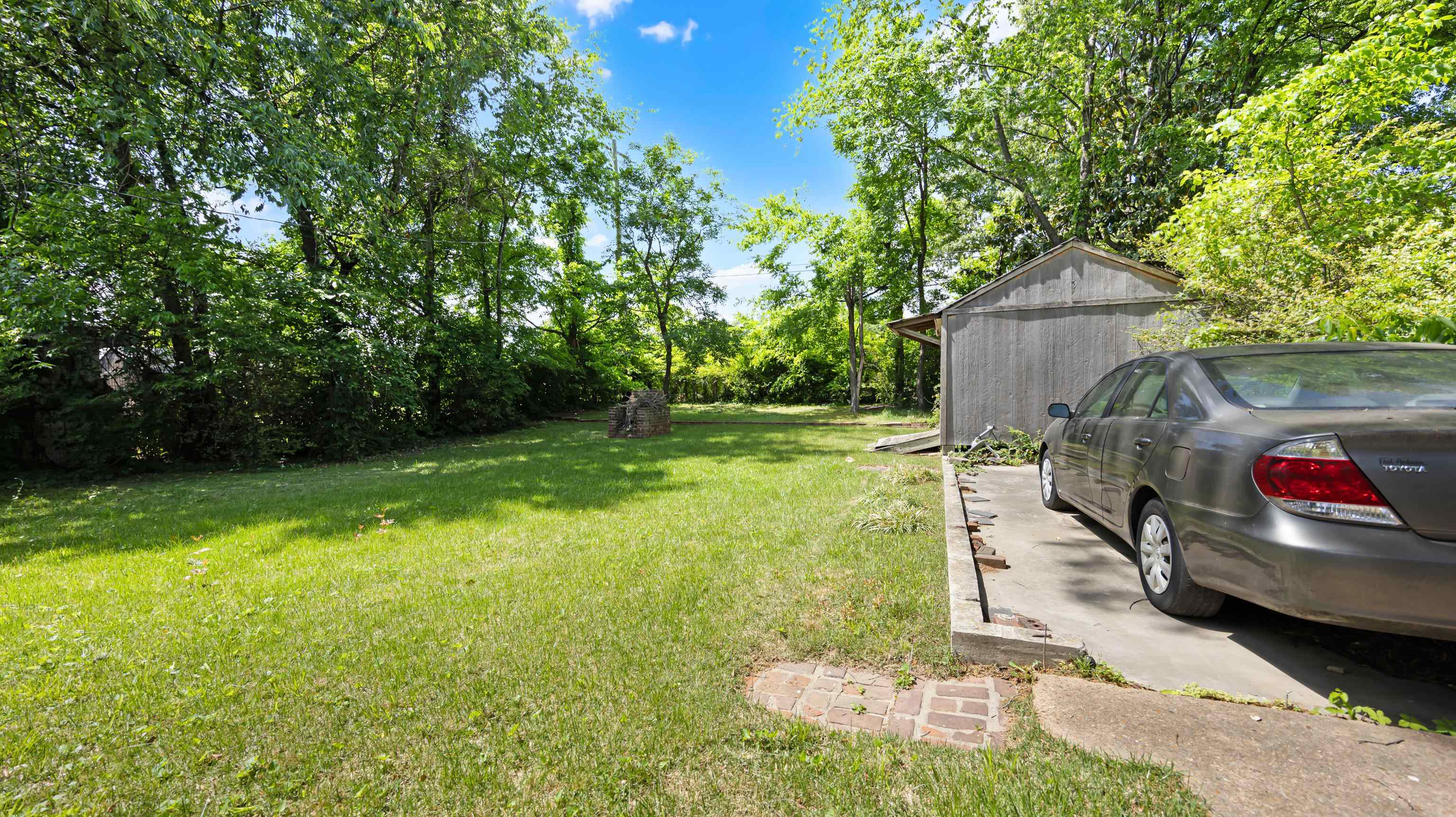2538 N EDWIN CIR