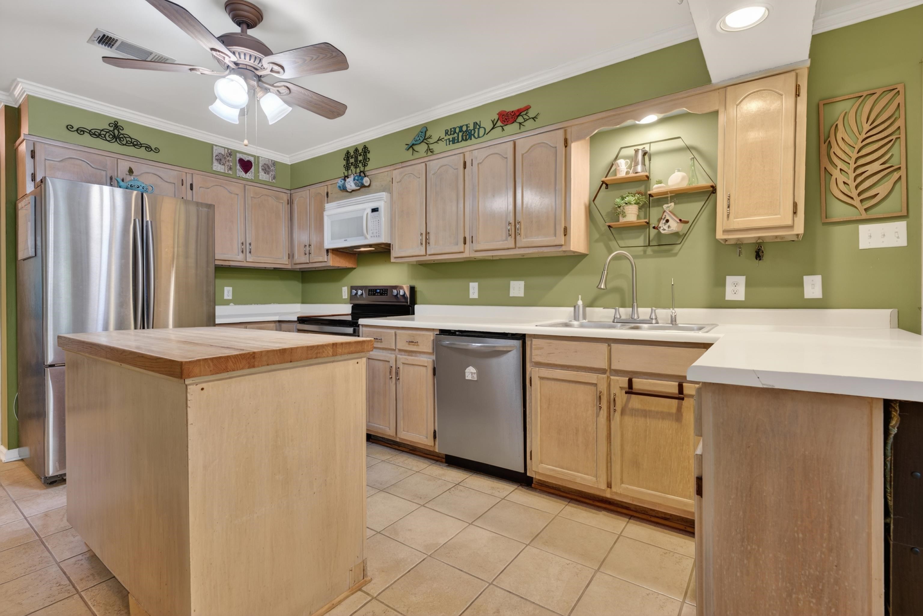1028 WINLEAF DR