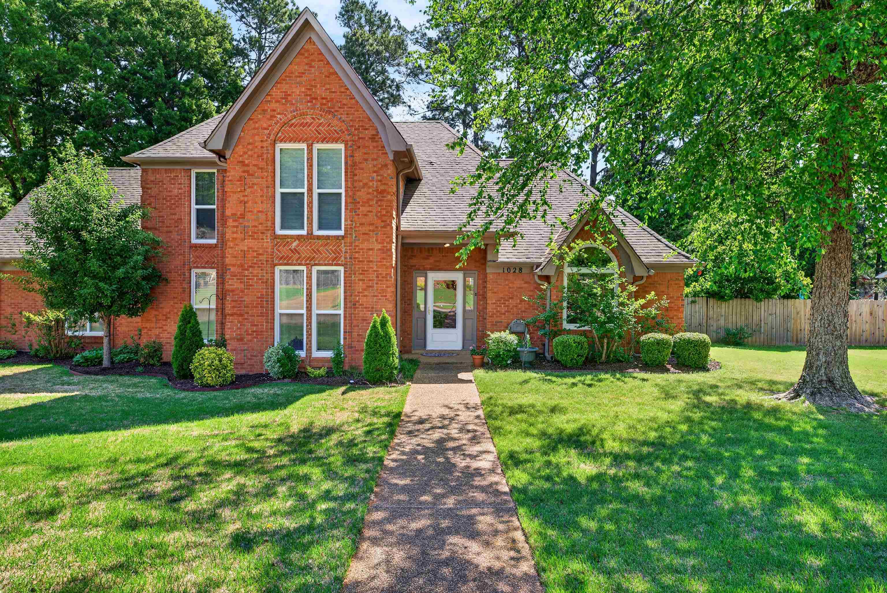 1028 WINLEAF DR