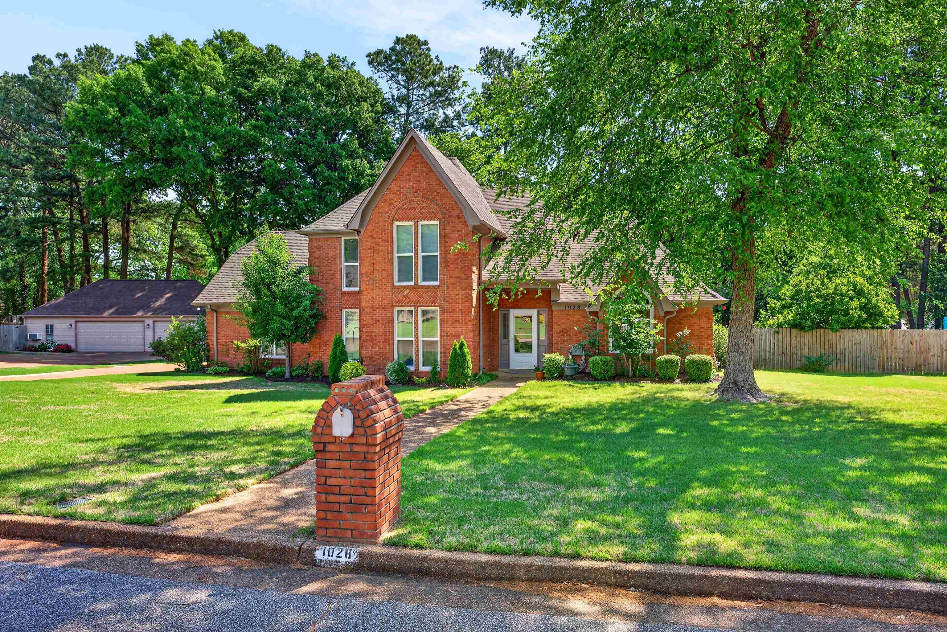 1028 WINLEAF DR