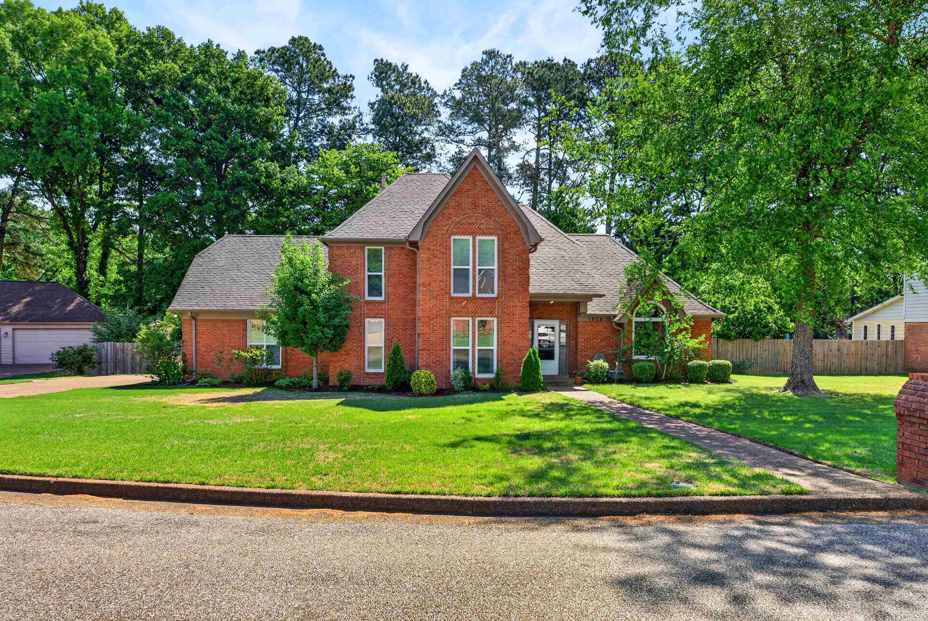 1028 WINLEAF DR