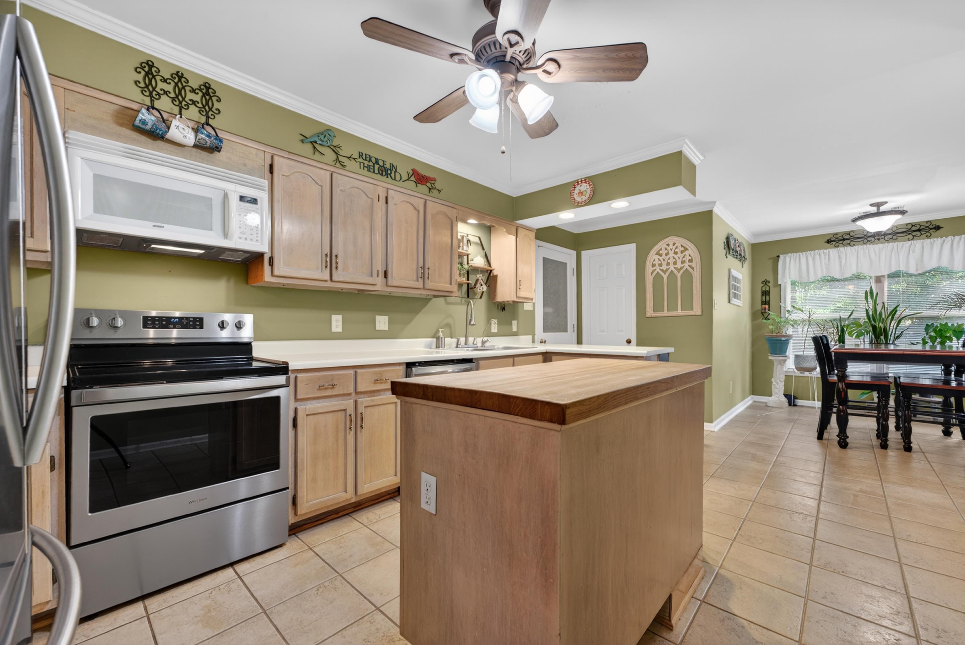 1028 WINLEAF DR