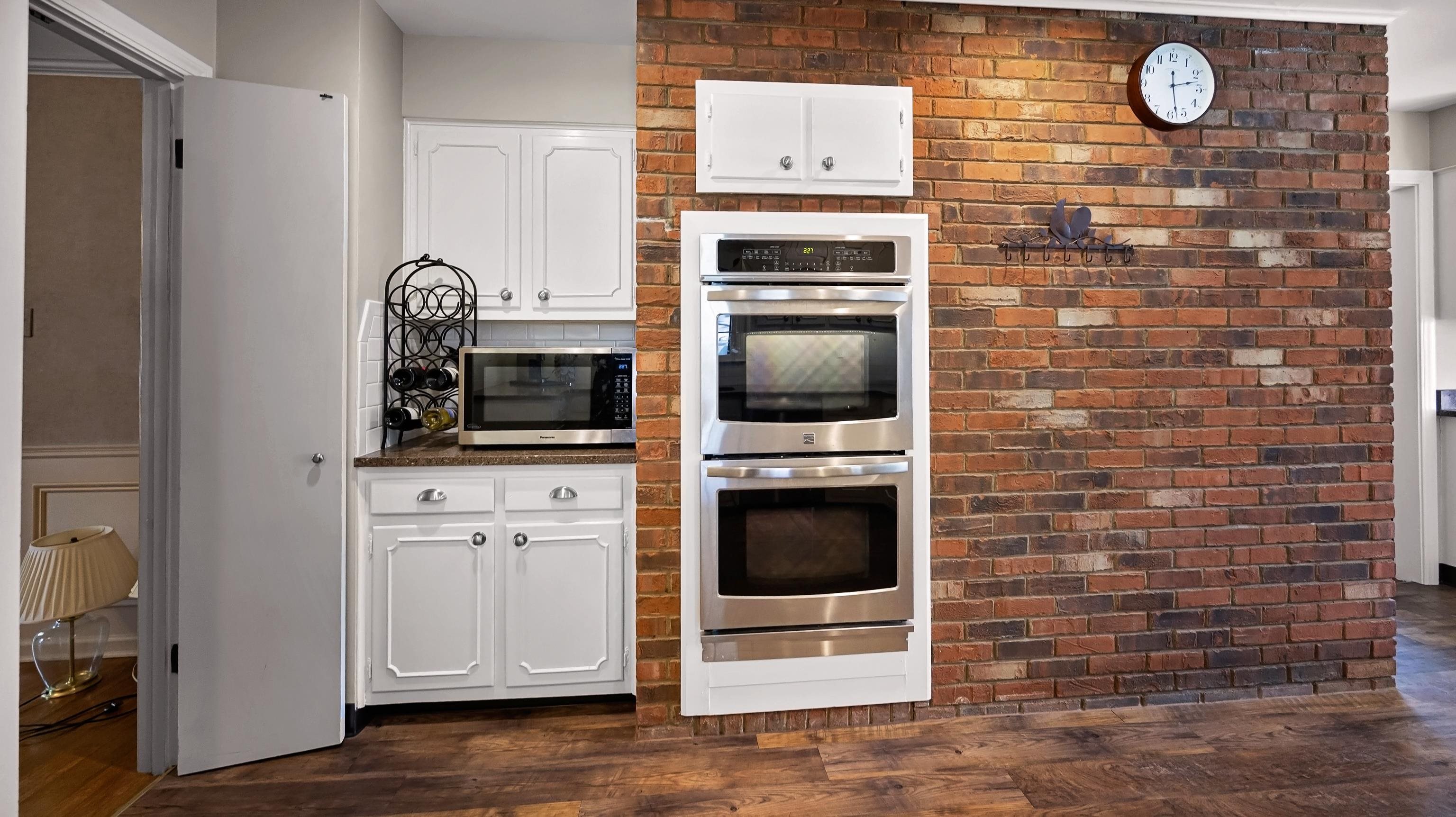 2439 MACKINNON DR
