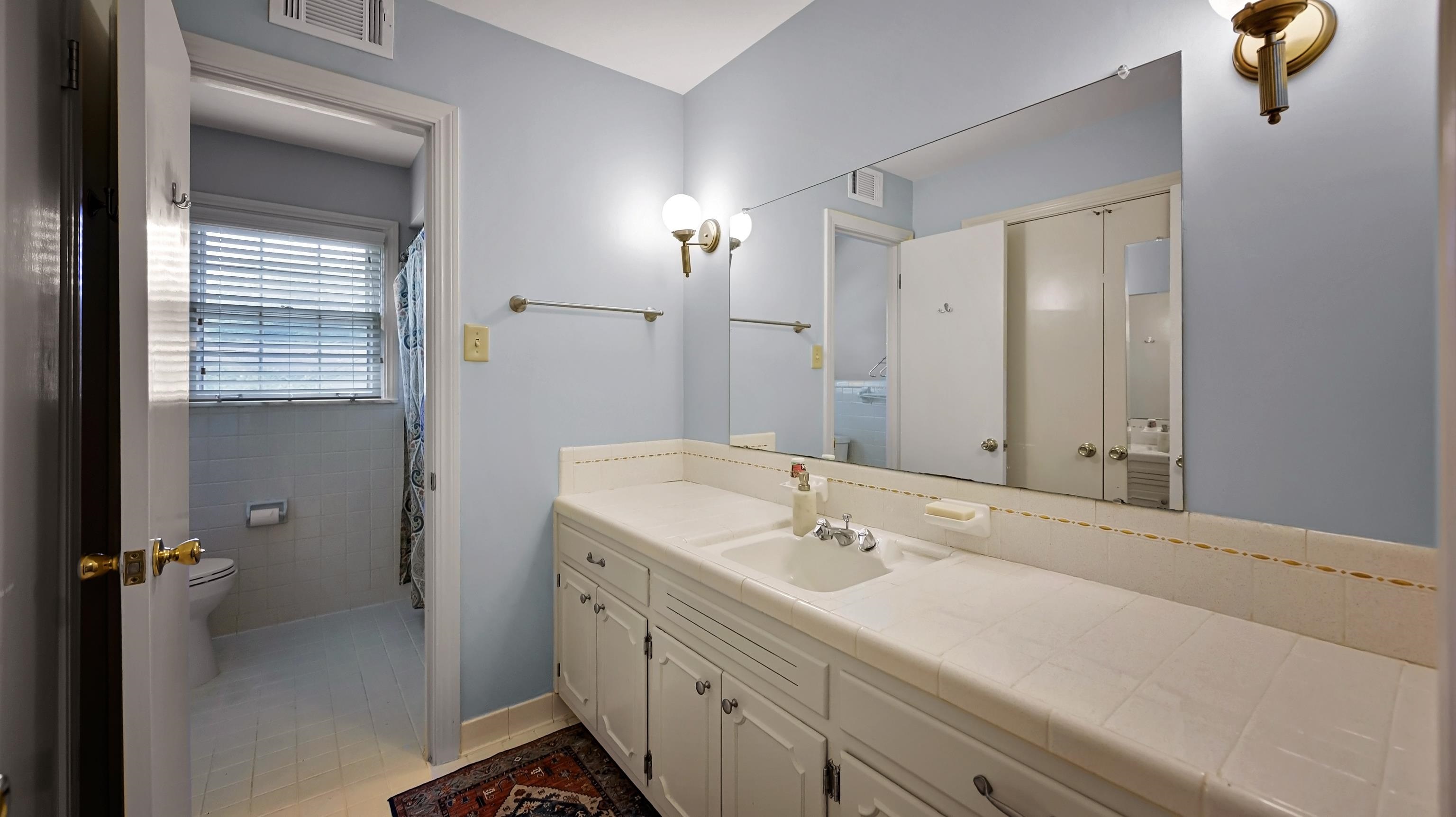 2439 MACKINNON DR