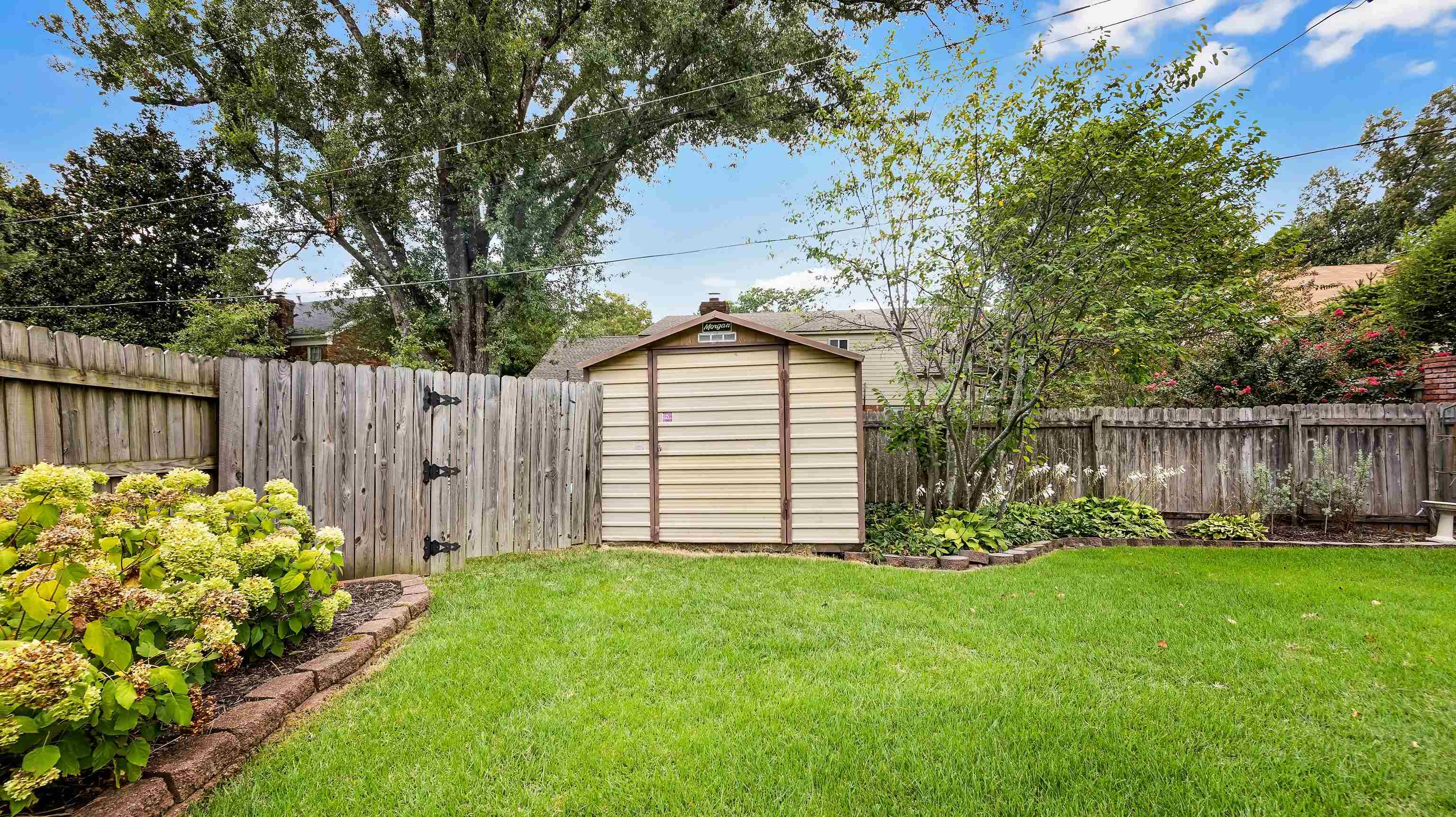 2439 MACKINNON DR