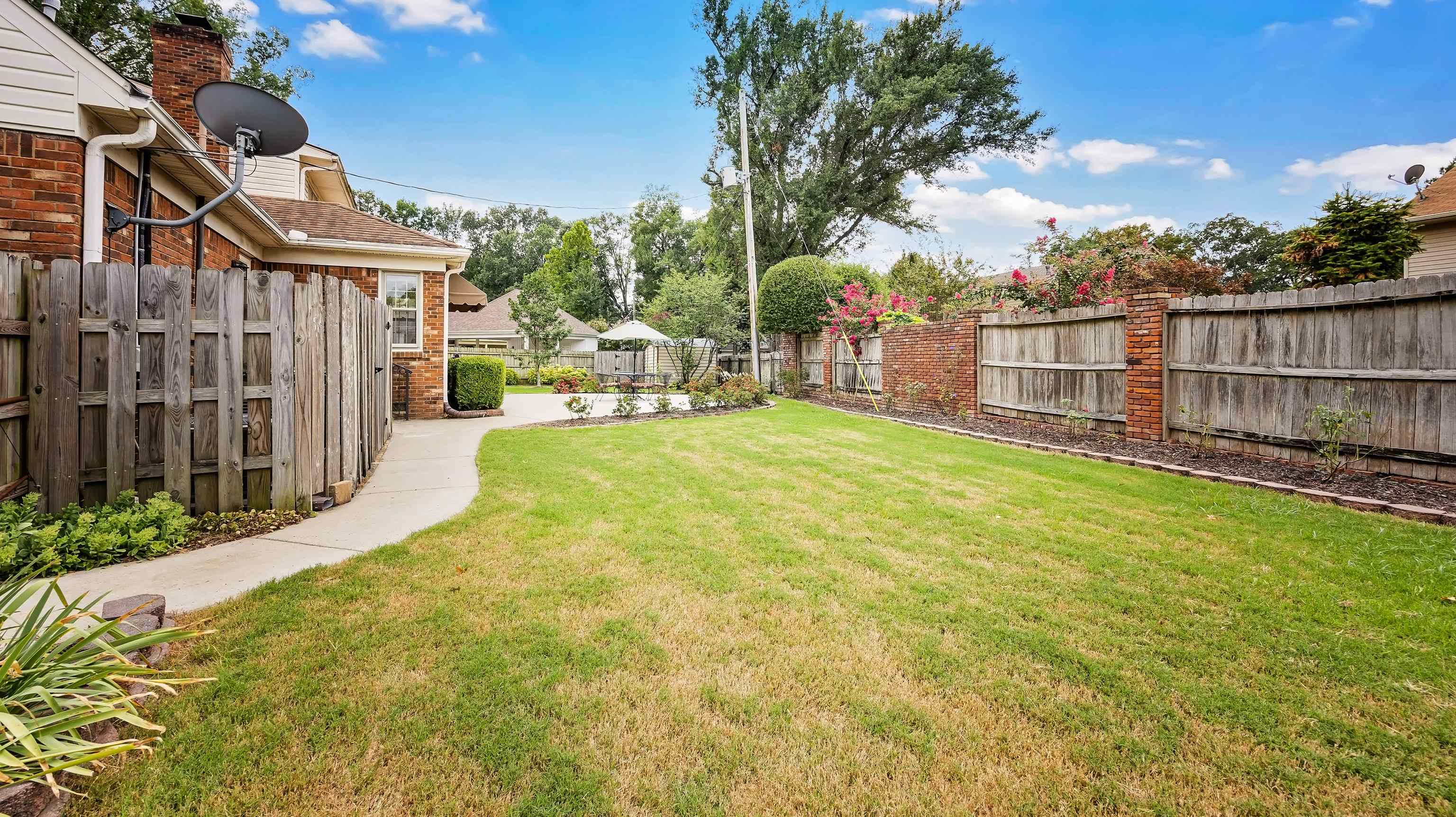 2439 MACKINNON DR