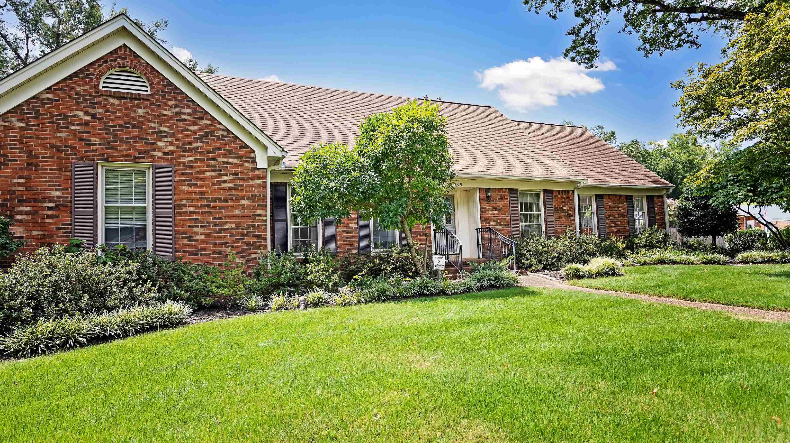 2439 MACKINNON DR
