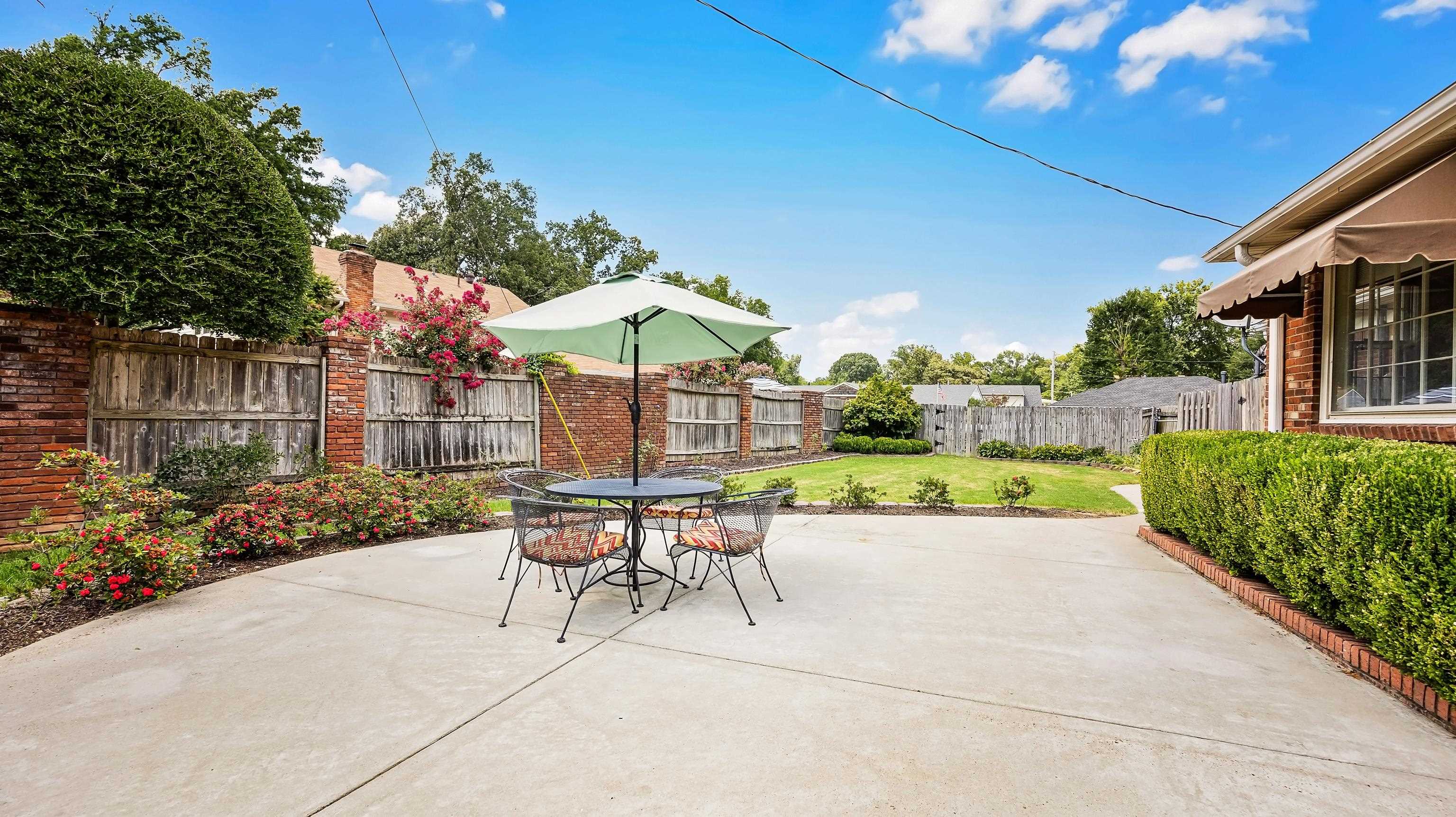 2439 MACKINNON DR